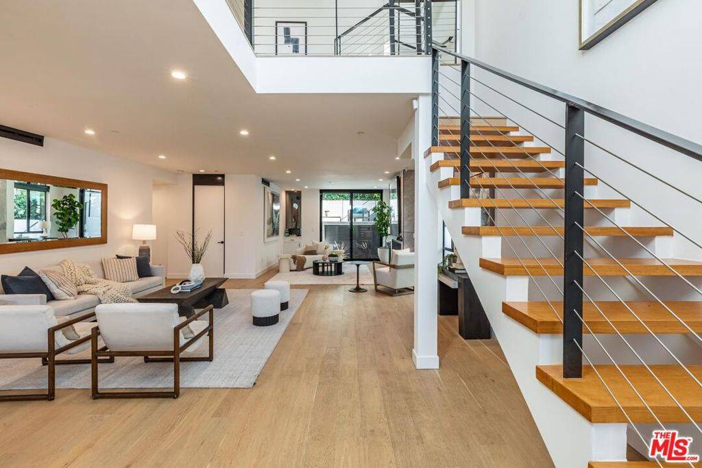 Santa Monica, CA 90402,552 Stassi LN