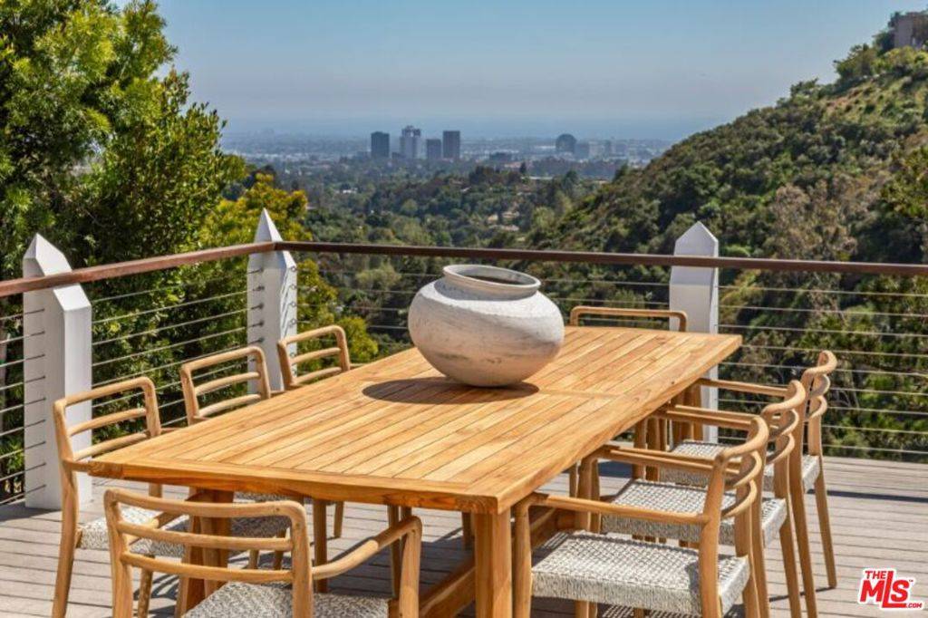 Los Angeles, CA 90077,1063 Stradella RD