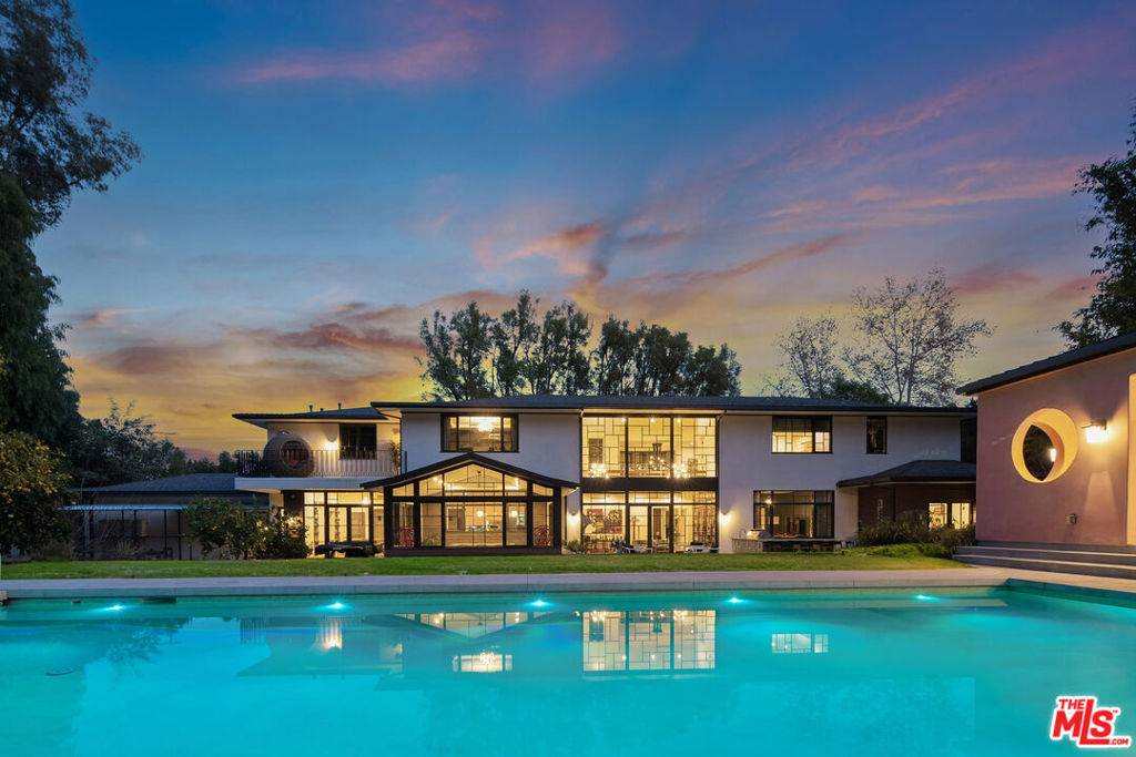 Encino, CA 91436,16001 Woodvale RD