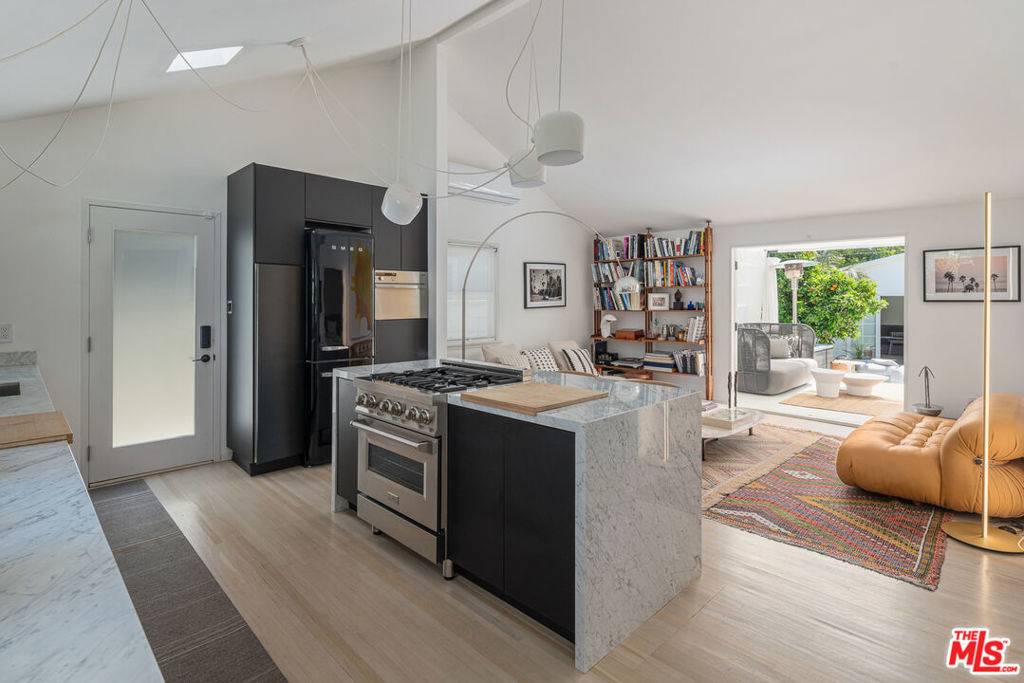 Venice, CA 90291,814 Angelus PL