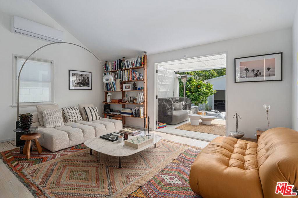 Venice, CA 90291,814 Angelus PL