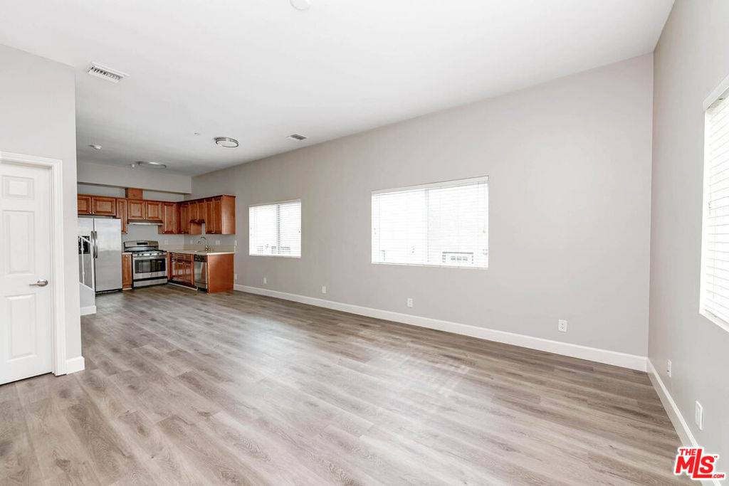 Van Nuys, CA 91411,14735 Friar ST #104