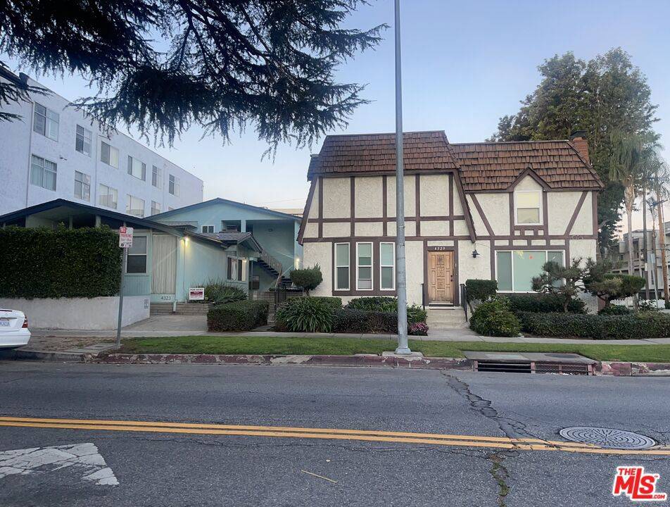 Sherman Oaks, CA 91403,4323 Van Nuys BLVD