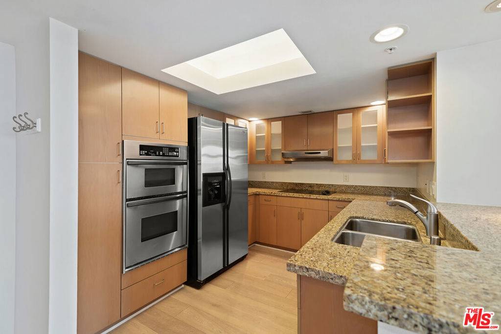 Marina Del Rey, CA 90292,13700 Marina Pointe DR #1411