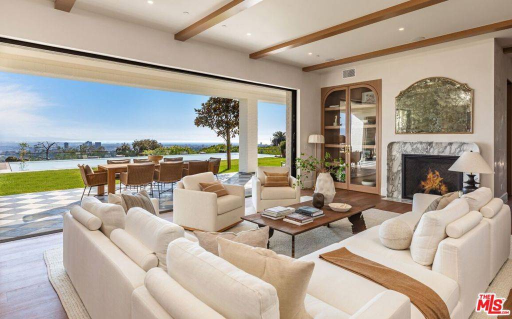 Los Angeles, CA 90049,728 Linda Flora DR