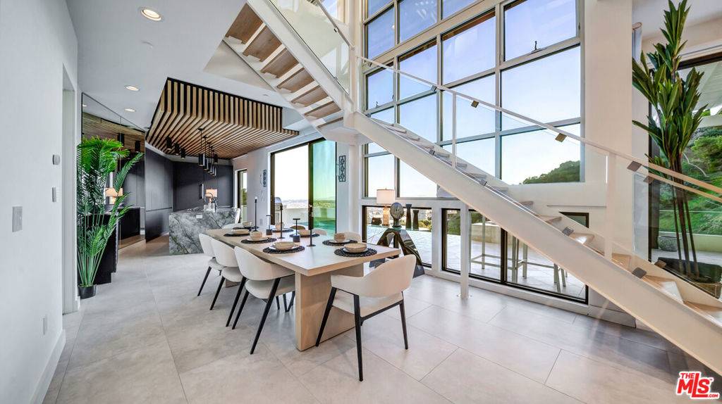 Los Angeles, CA 90069,9304 Warbler WAY