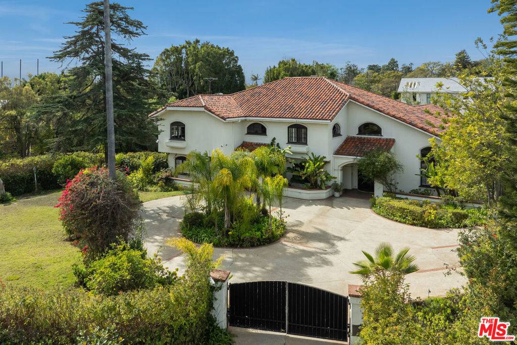 Los Angeles, CA 90049,351 S Cliffwood AVE