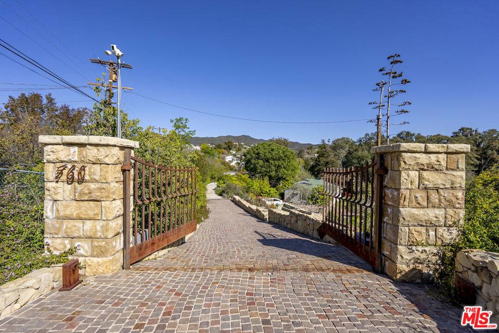 Pacific Palisades, CA 90272,620 N Marquette ST