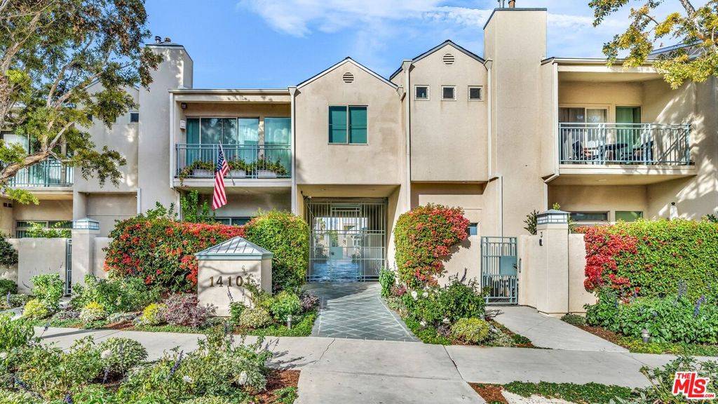 Sherman Oaks, CA 91423,14101 Dickens ST #3