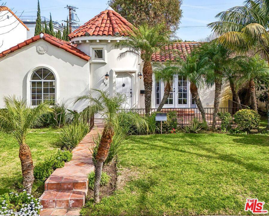 Beverly Hills, CA 90212,352 S Oakhurst DR