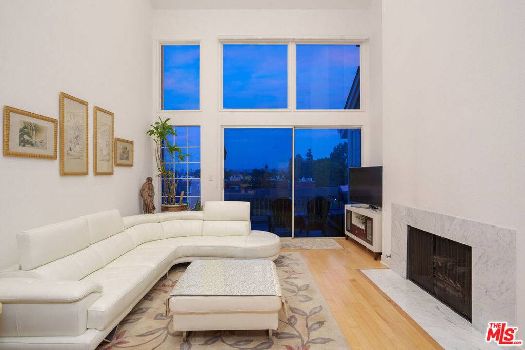 Marina Del Rey, CA 90292,4346 Redwood AVE #A306