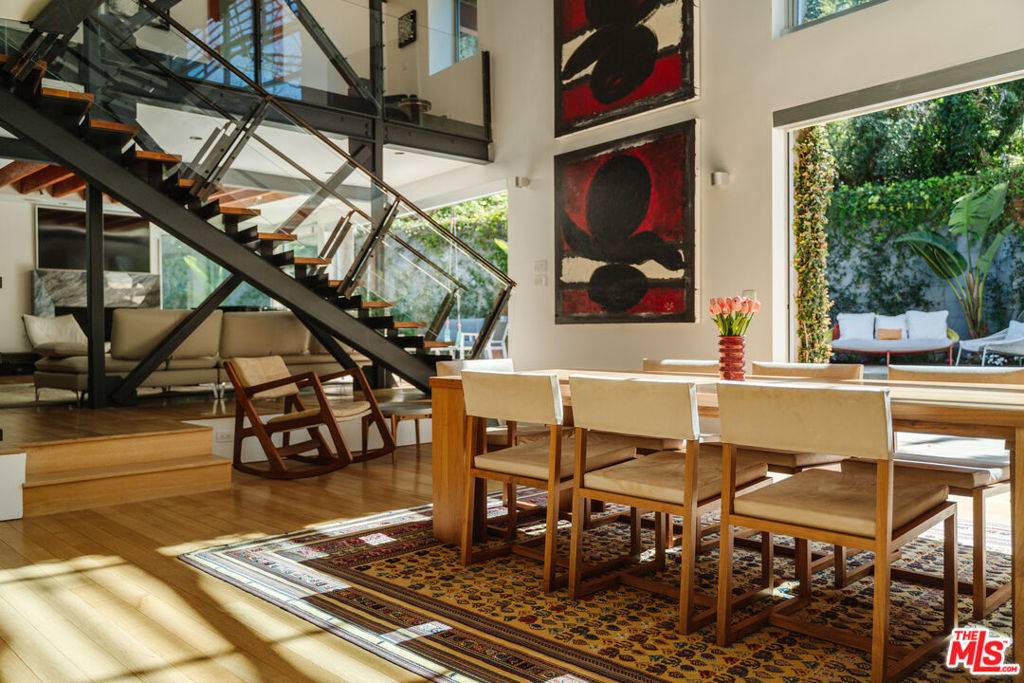 Santa Monica, CA 90402,562 Stassi LN