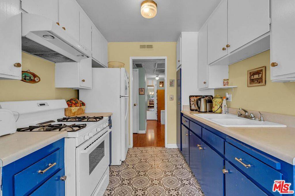 North Hollywood, CA 91605,11813 Runnymede ST #17
