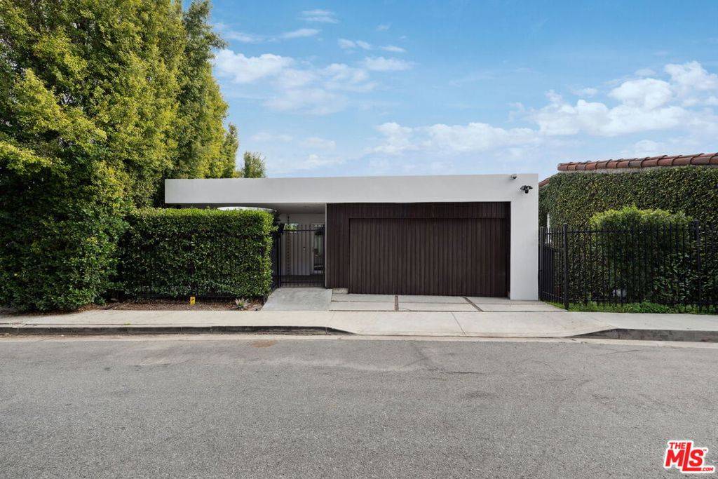 Los Angeles, CA 90068,3362 Troy DR
