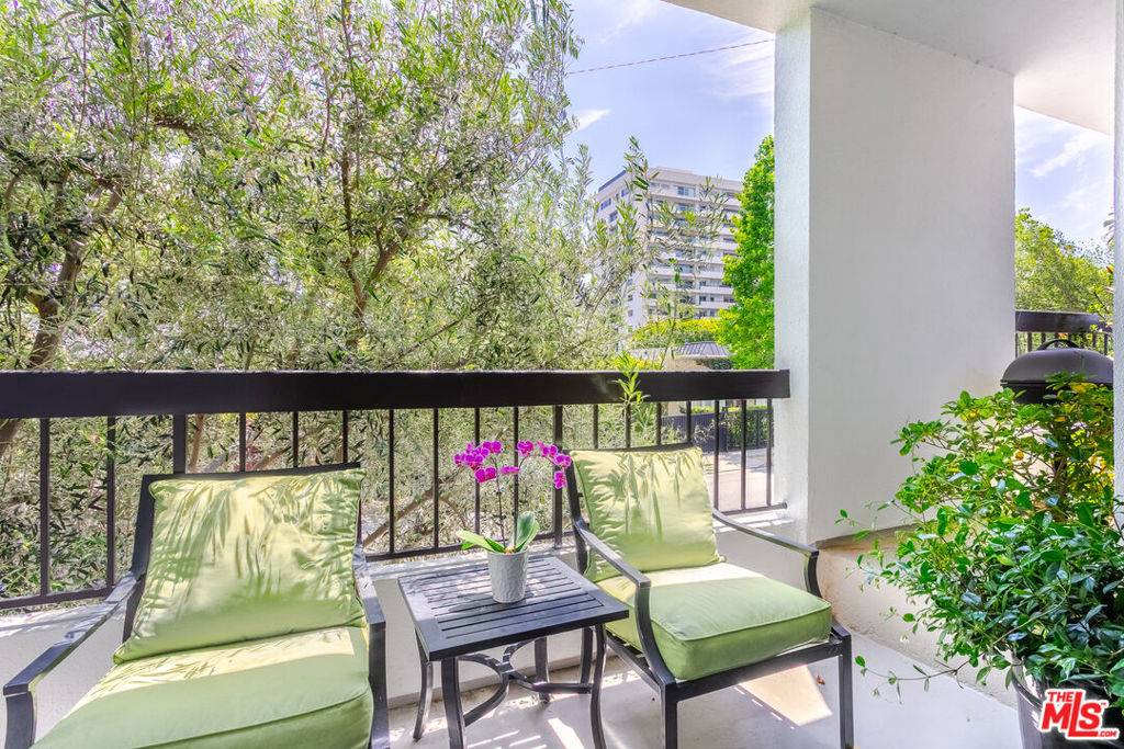 West Hollywood, CA 90069,9033 Vista Grande ST #3