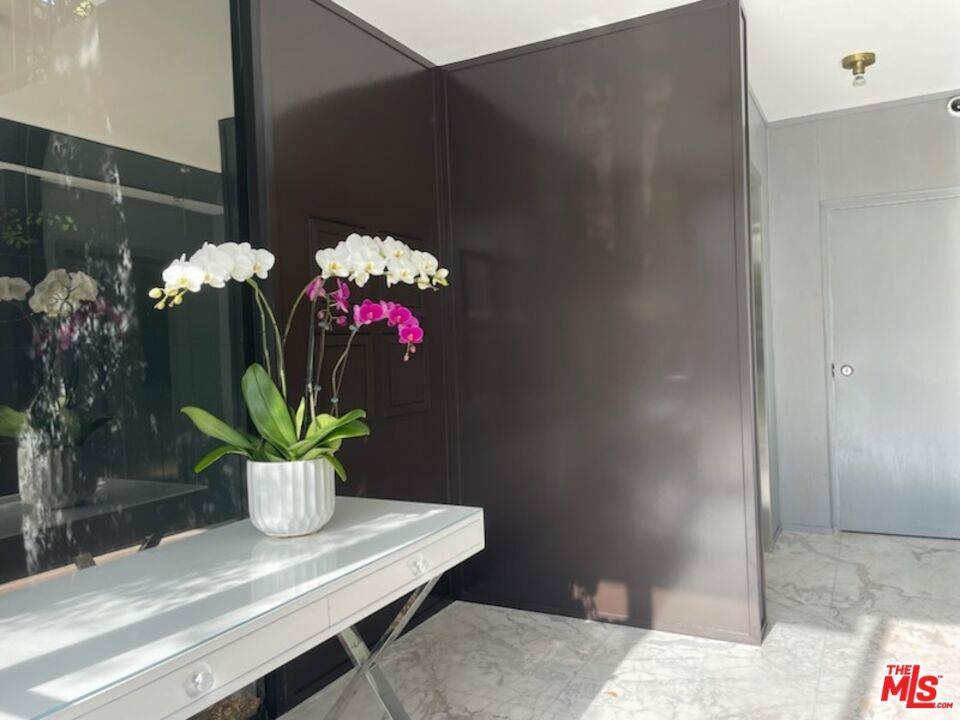 West Hollywood, CA 90069,9033 Vista Grande ST #3