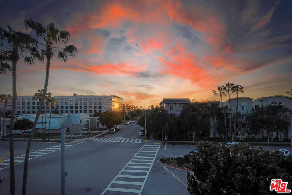 Playa Vista, CA 90094,5350 Playa Vista DR #14