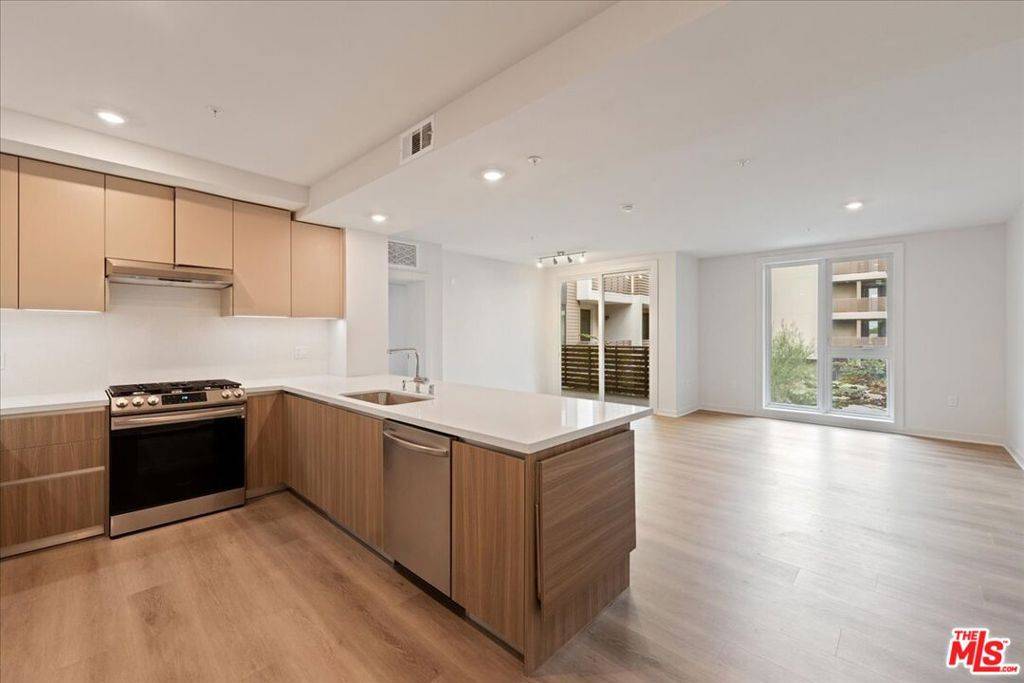 San Gabriel, CA 91776,860 E Valley BLVD #308