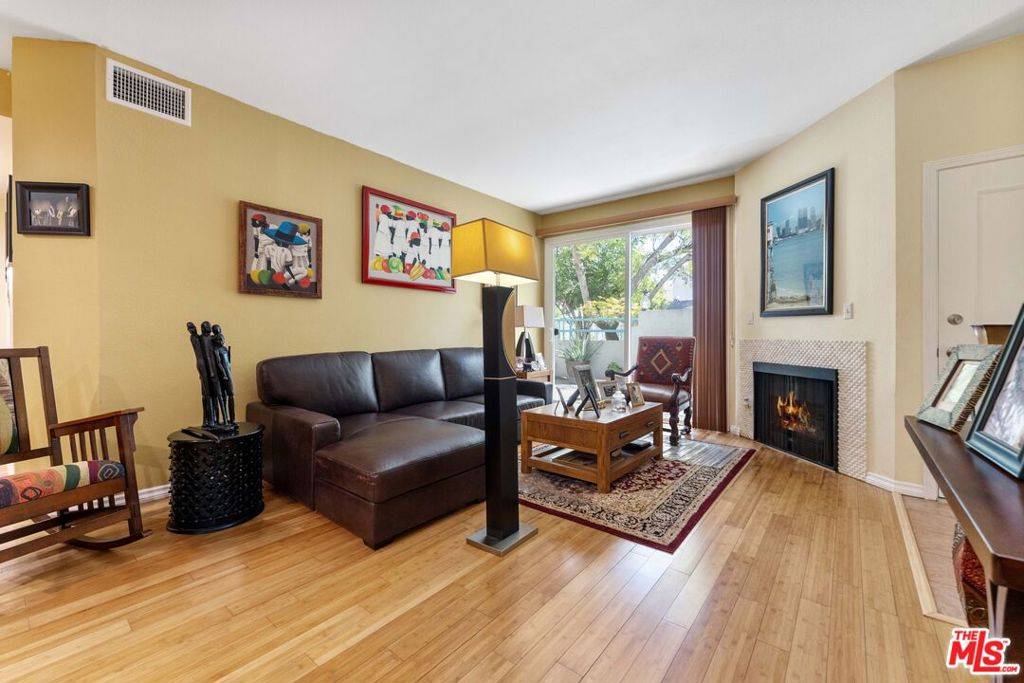 Inglewood, CA 90301,434 E Spruce AVE #106