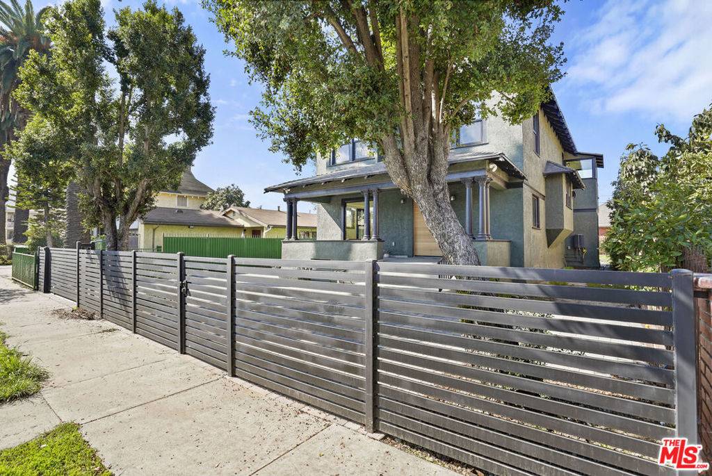 Los Angeles, CA 90007,2745 Kenwood AVE