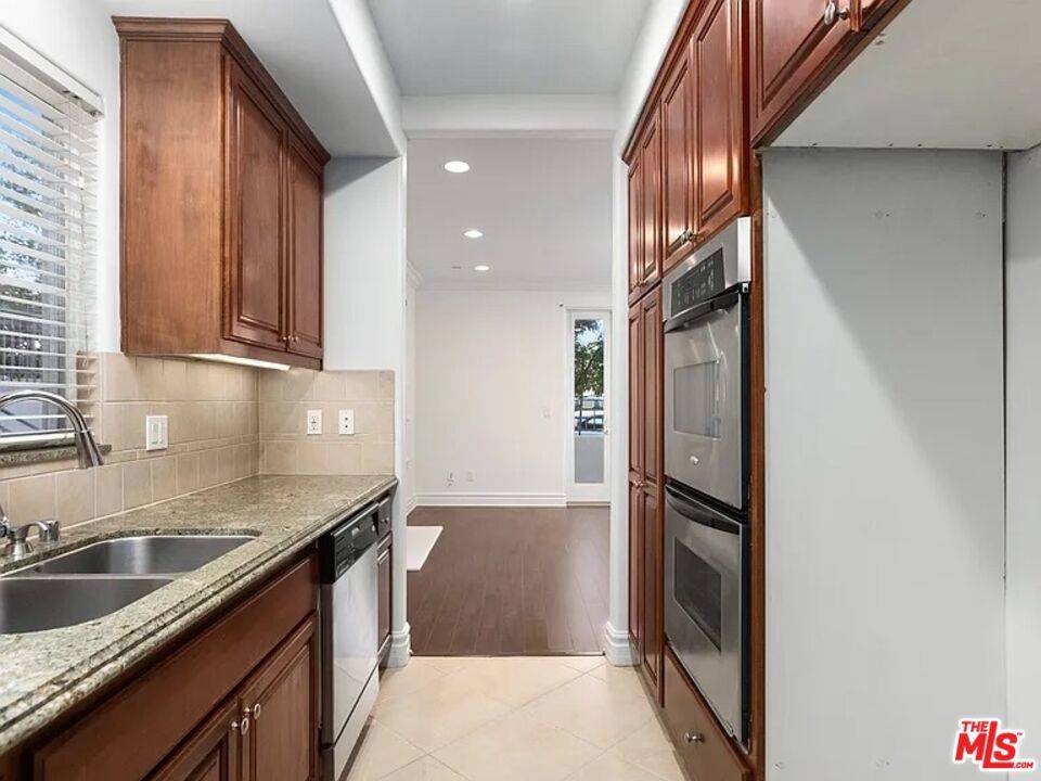 Los Angeles, CA 90035,8610 Chalmers #105