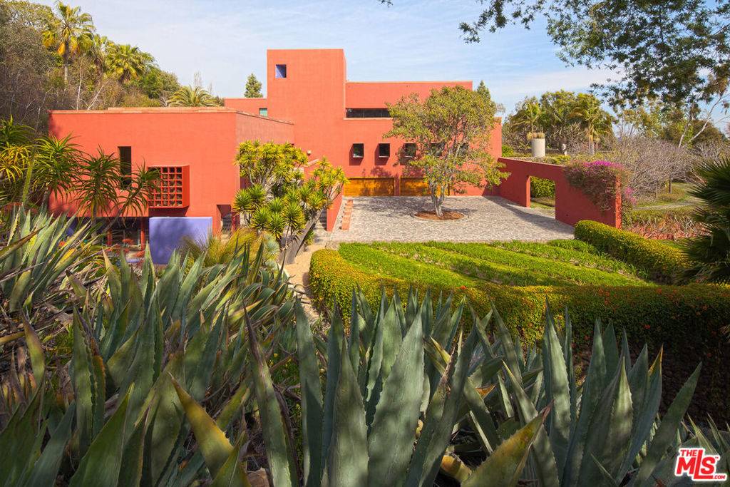 Los Angeles, CA 90049,470 Layton WAY