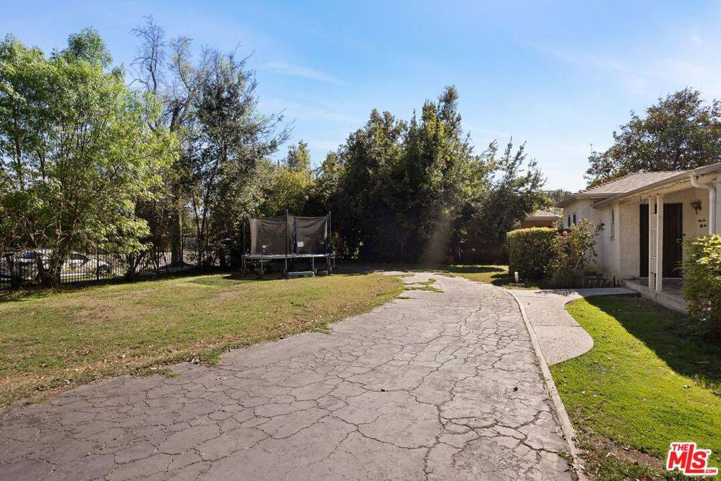 Reseda, CA 91335,6655 Lindley AVE