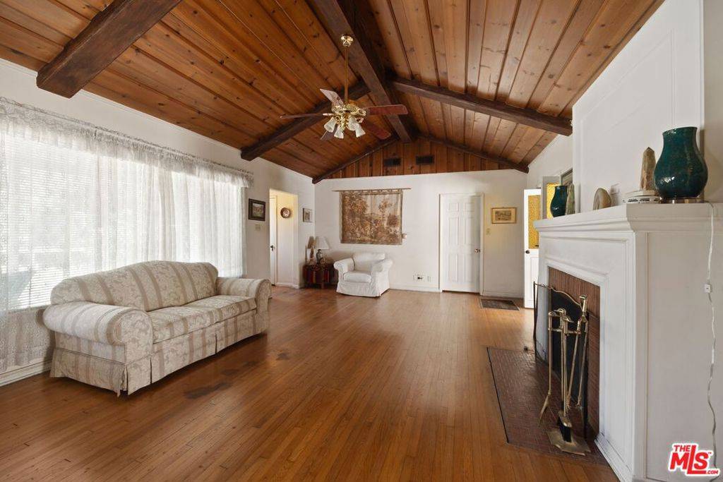 Reseda, CA 91335,6655 Lindley AVE