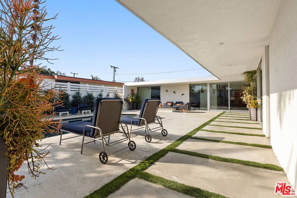 Los Angeles, CA 90056,6427 S Halm AVE