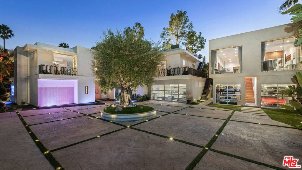 Beverly Hills, CA 90210,1111 Sierra Alta WAY