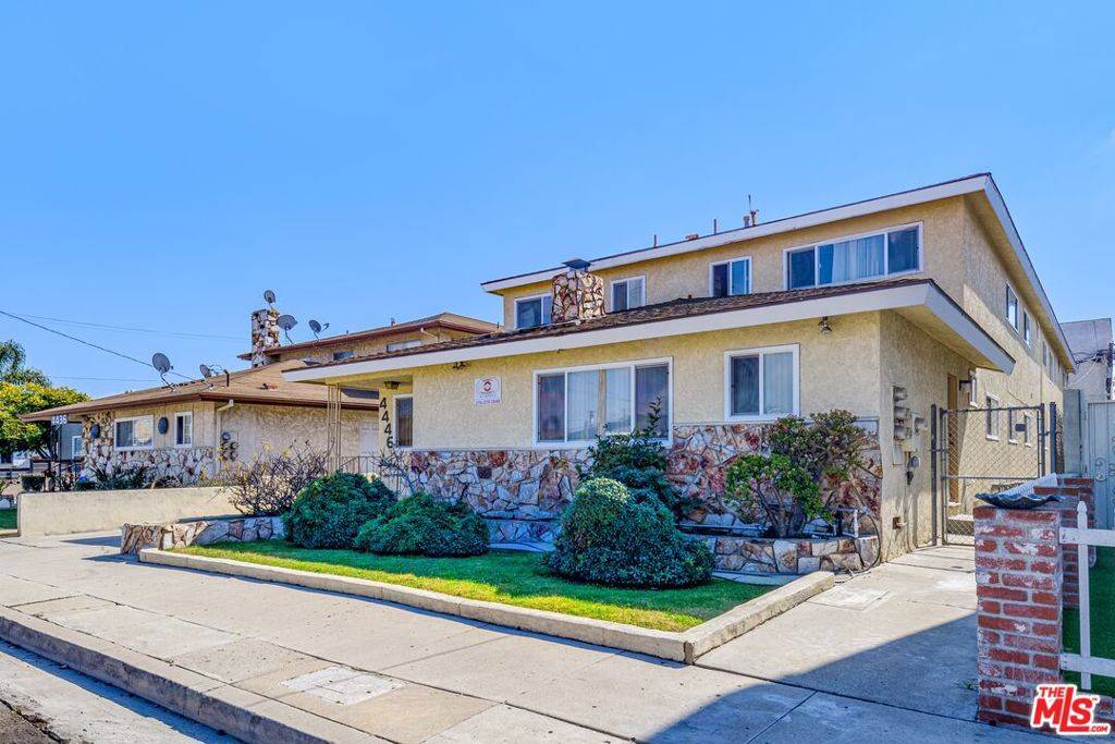 Hawthorne, CA 90250,4446 W 142nd ST