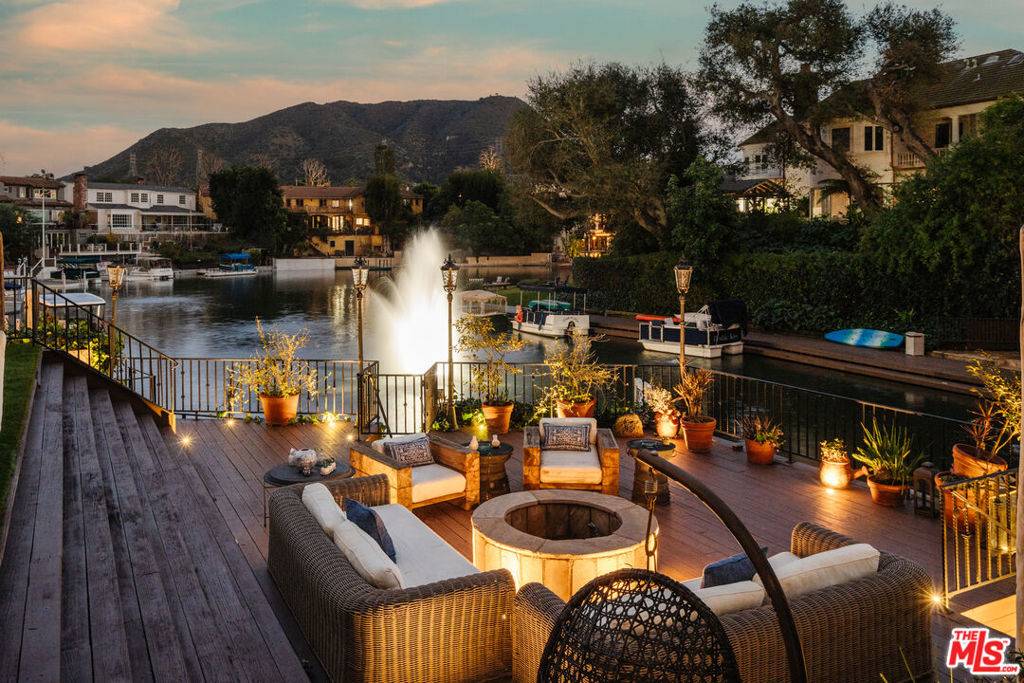 Toluca Lake, CA 91602,10064 Toluca Lake AVE