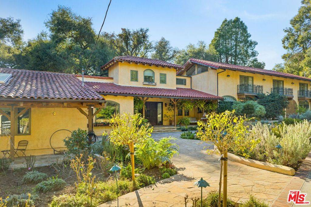 Calabasas, CA 91302,821 Camino Colibri