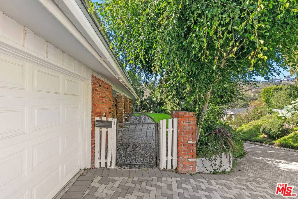 Malibu, CA 90265,30602 Vista Sierra DR