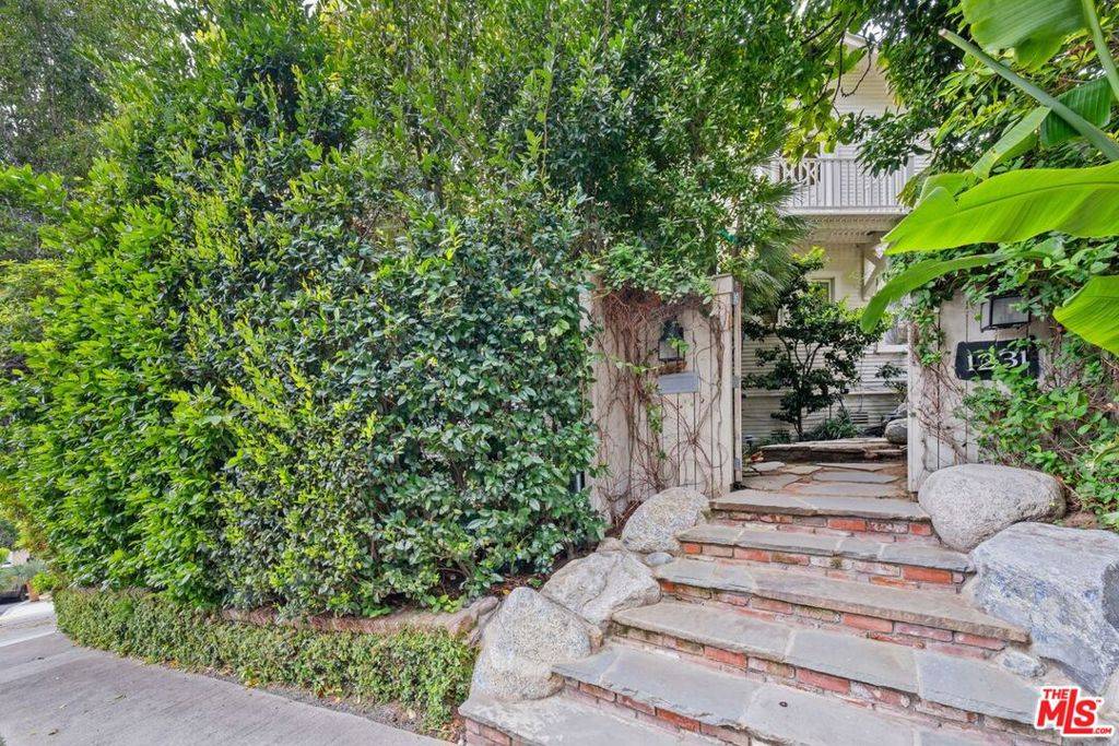 Los Angeles, CA 90069,1231 Hilldale AVE
