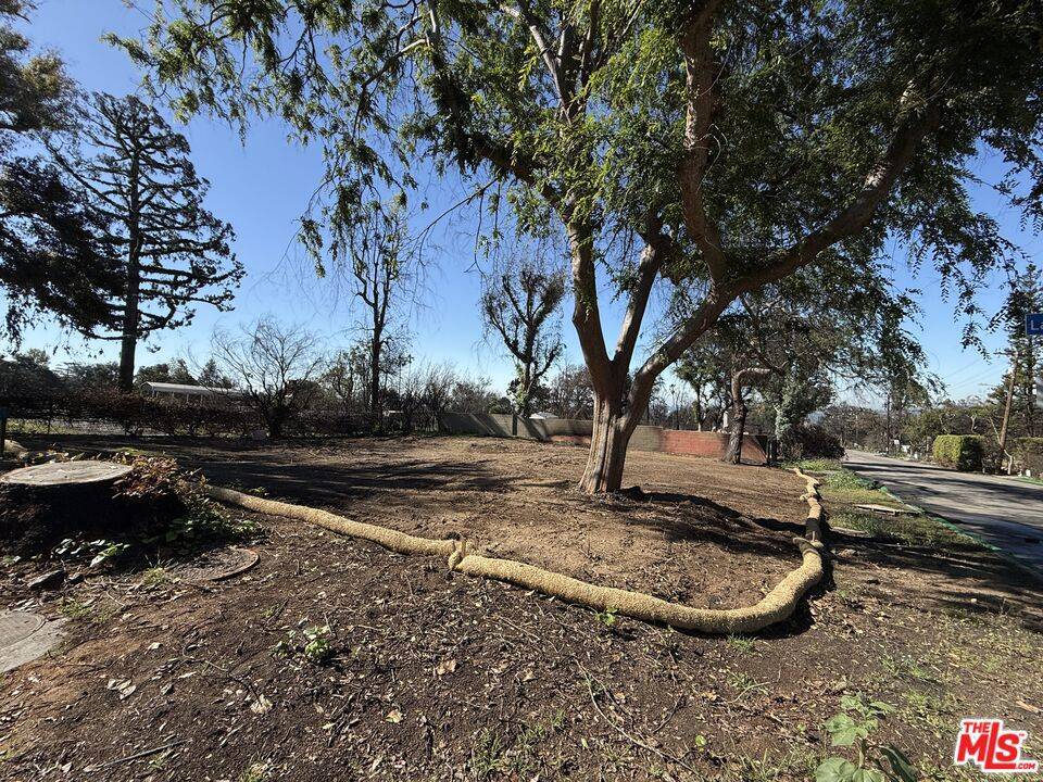 Altadena, CA 91001,516 E Las Flores DR