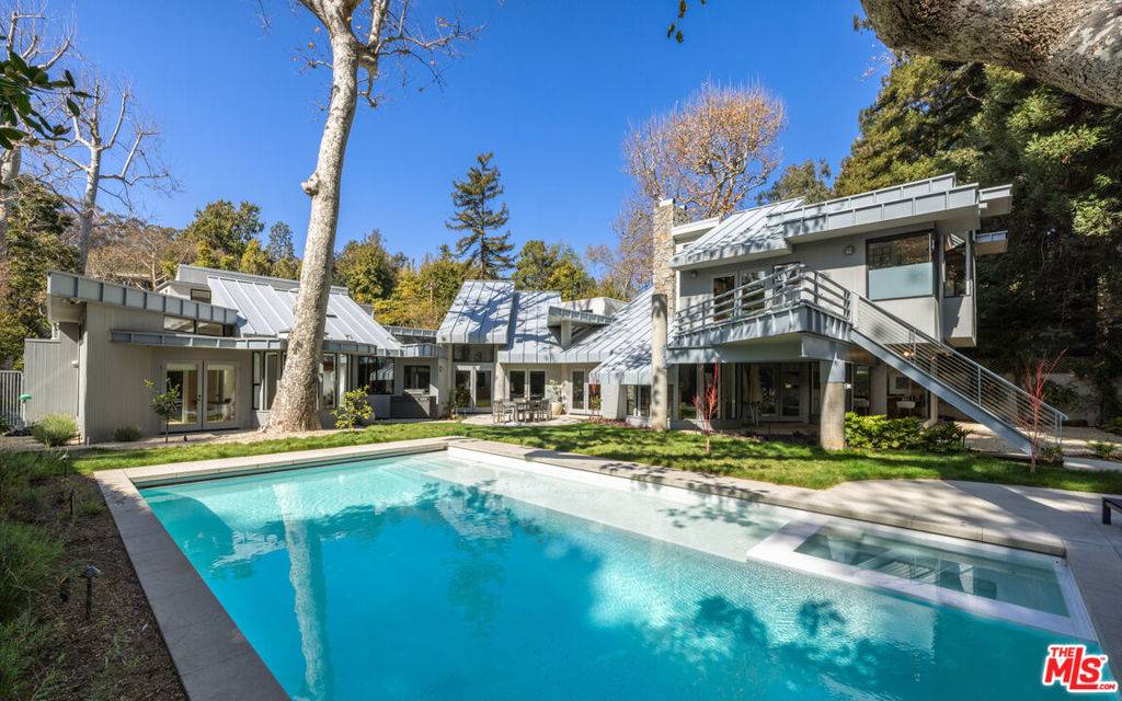 Los Angeles, CA 90272,720 Brooktree RD