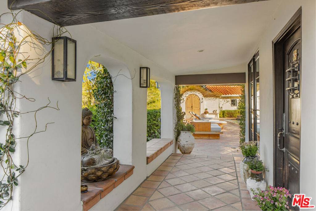 Studio City, CA 91604,3646 Sunswept DR