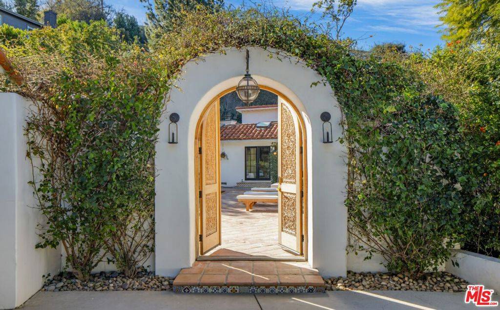 Studio City, CA 91604,3646 Sunswept DR