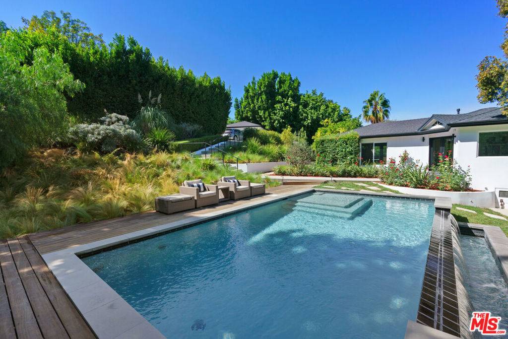 Los Angeles, CA 90068,3751 Multiview DR