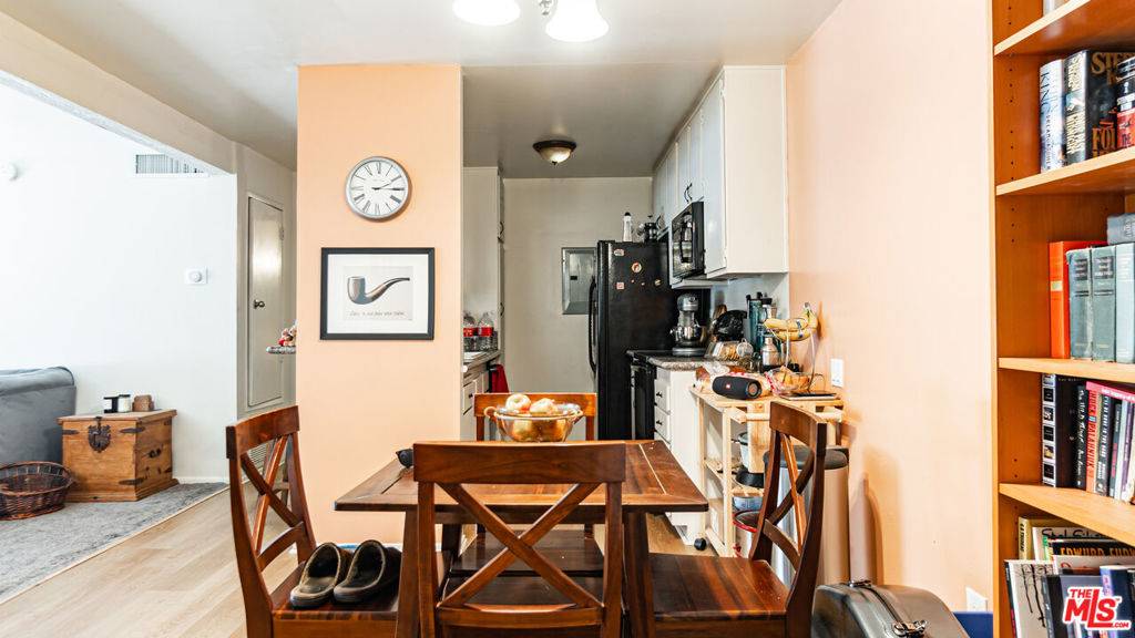 Encino, CA 91316,5460 White Oak AVE #J207