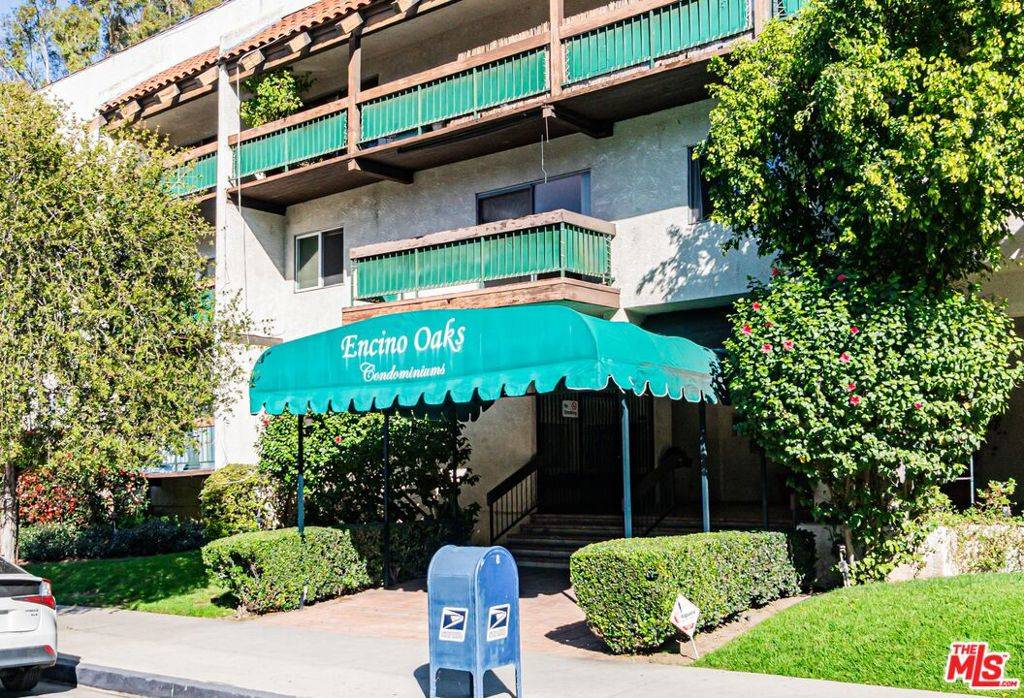 Encino, CA 91316,5460 White Oak AVE #J207
