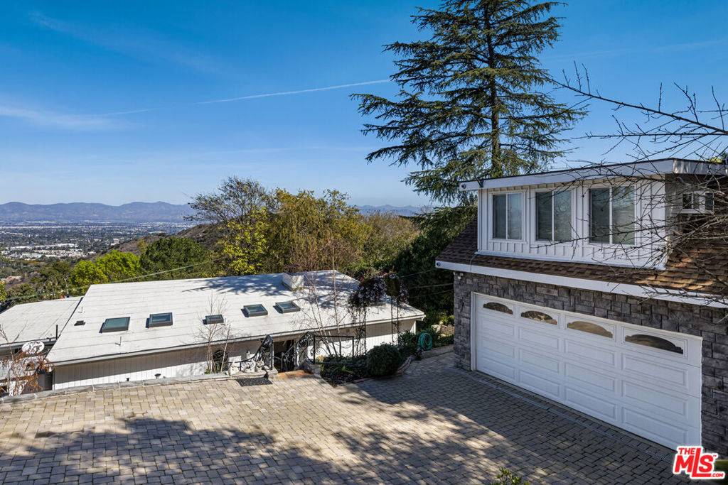 Los Angeles, CA 90077,14347 Mulholland DR