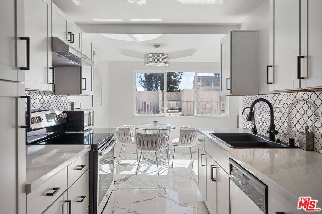 West Hollywood, CA 90069,1230 Horn AVE #200