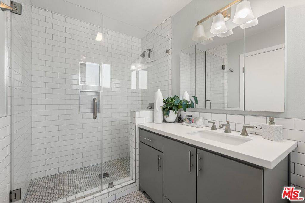 Santa Monica, CA 90404,1823 20th ST #102