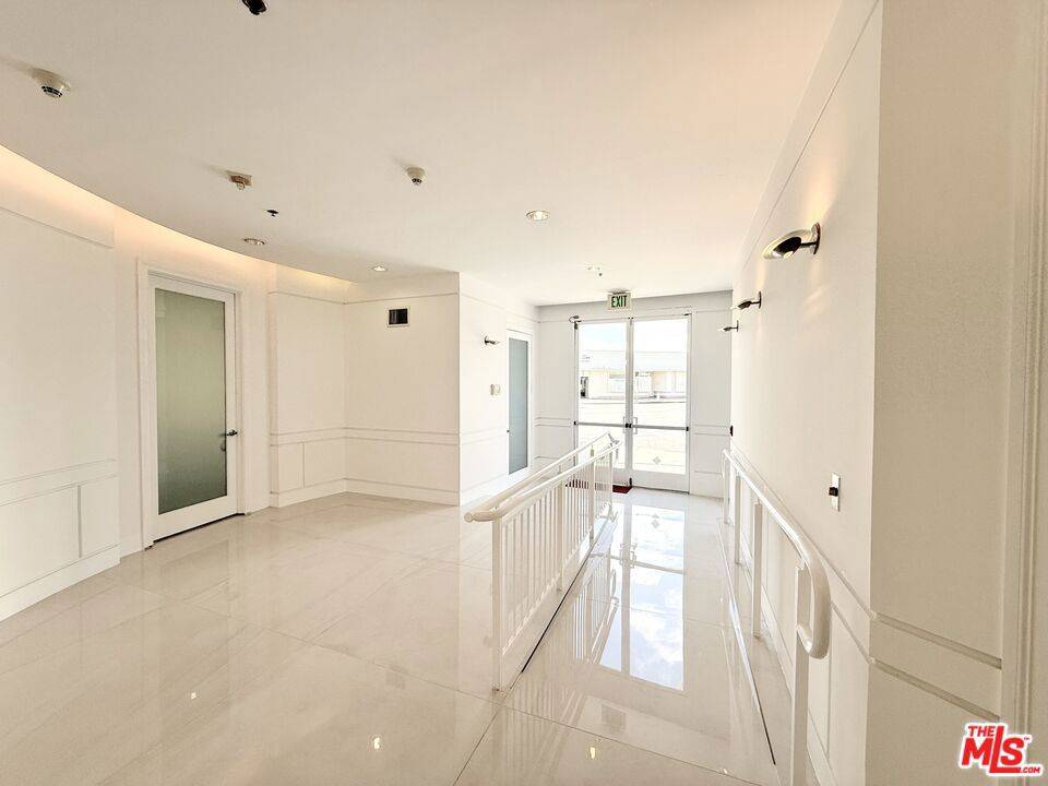 Beverly Hills, CA 90211,8693 Wilshire BLVD #101
