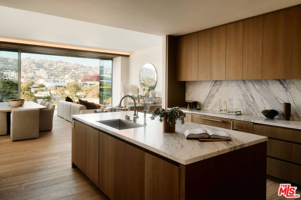 West Hollywood, CA 90048,8899 Beverly #5E