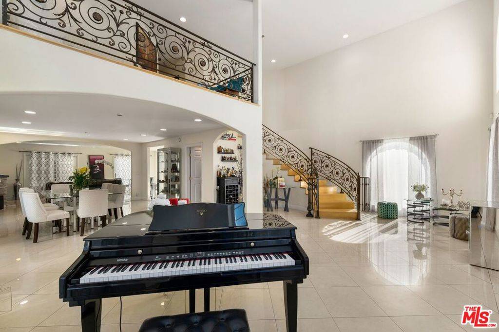 Los Angeles, CA 90025,1706 AMHERST AVE