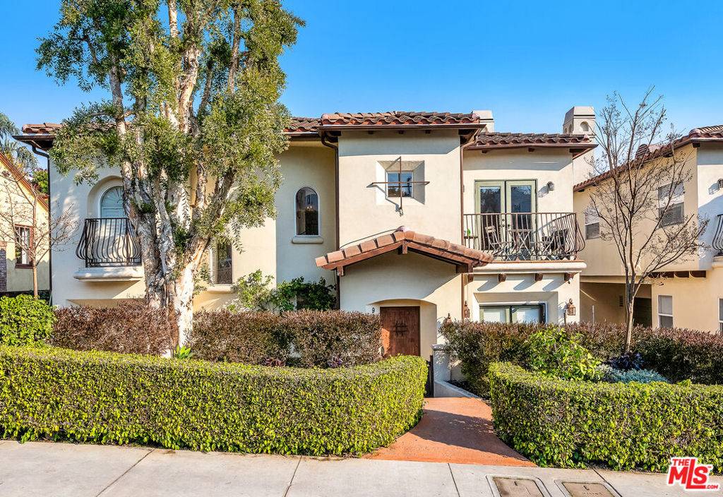 West Hollywood, CA 90069,934 Hilldale AVE