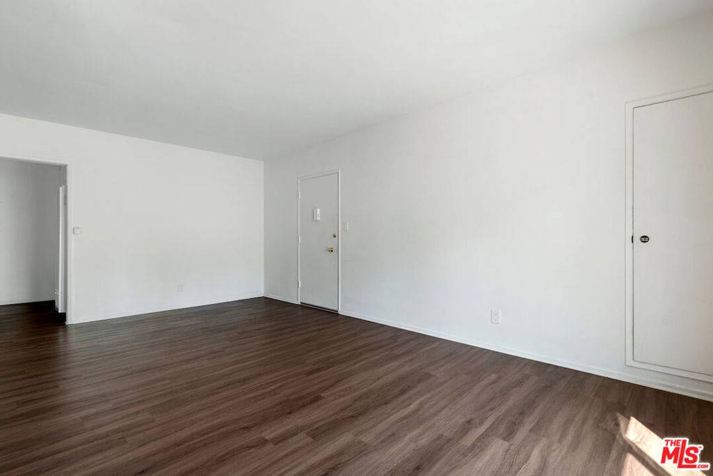 West Hollywood, CA 90048,550 N Croft AVE #8